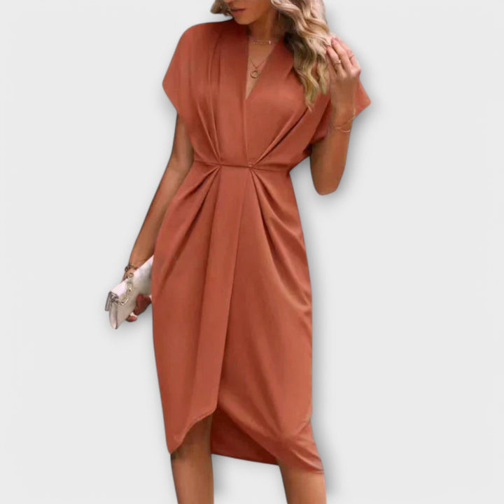 Serena – Elegancka i wygodna sukienka midi w stylu kopertowym
